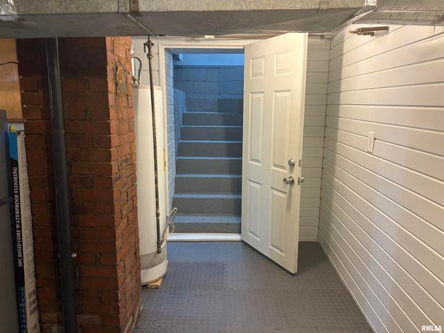 504 MULBERRY Street, Carterville, IL 62918