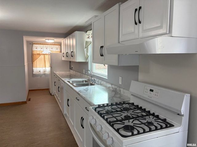 504 MULBERRY Street, Carterville, IL 62918