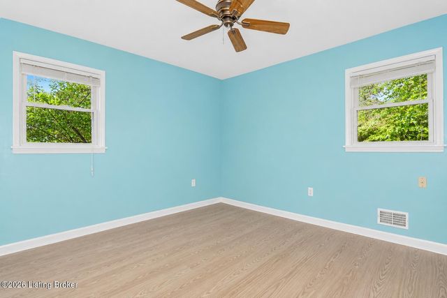 7517 Manslick Rd, Louisville, KY 40214