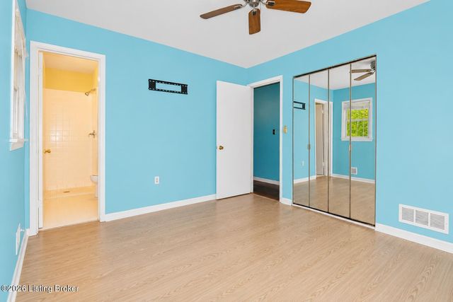 7517 Manslick Rd, Louisville, KY 40214