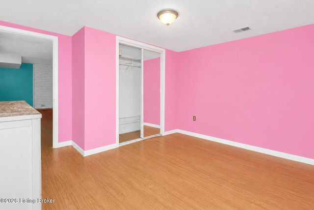 7517 Manslick Rd, Louisville, KY 40214
