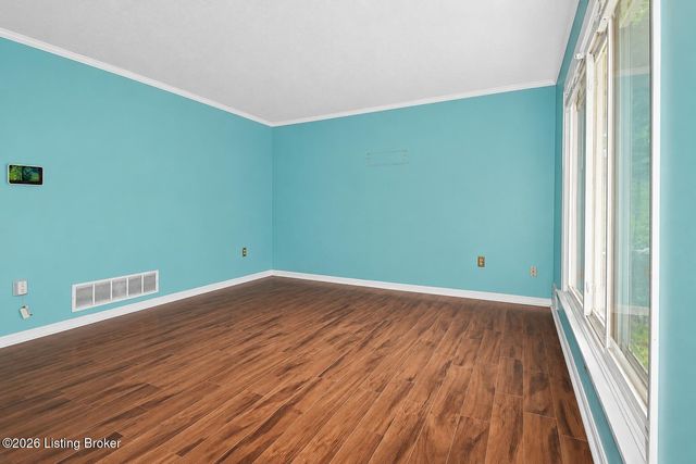 7517 Manslick Rd, Louisville, KY 40214