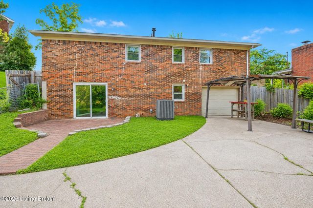 7517 Manslick Rd, Louisville, KY 40214