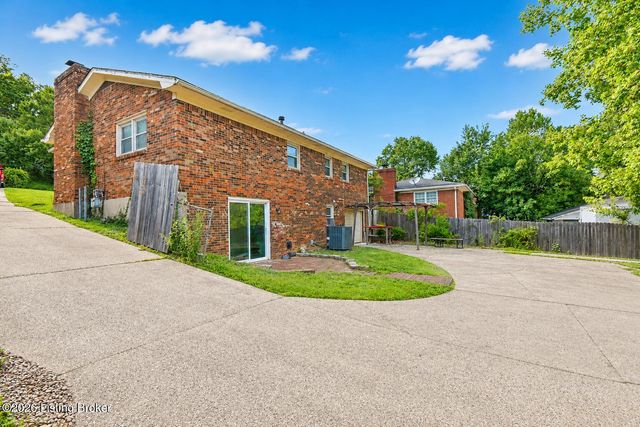 7517 Manslick Rd, Louisville, KY 40214