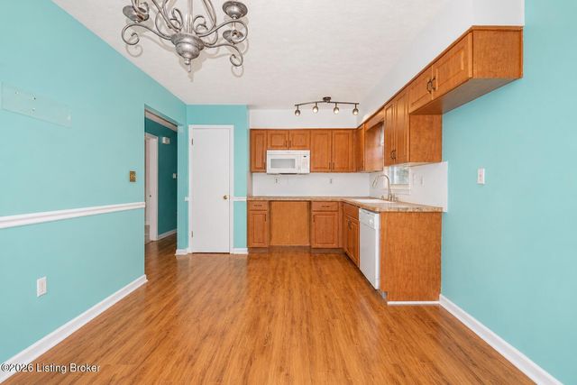 7517 Manslick Rd, Louisville, KY 40214