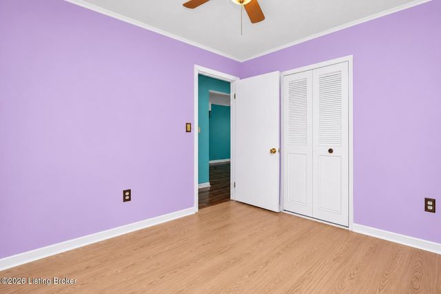 7517 Manslick Rd, Louisville, KY 40214