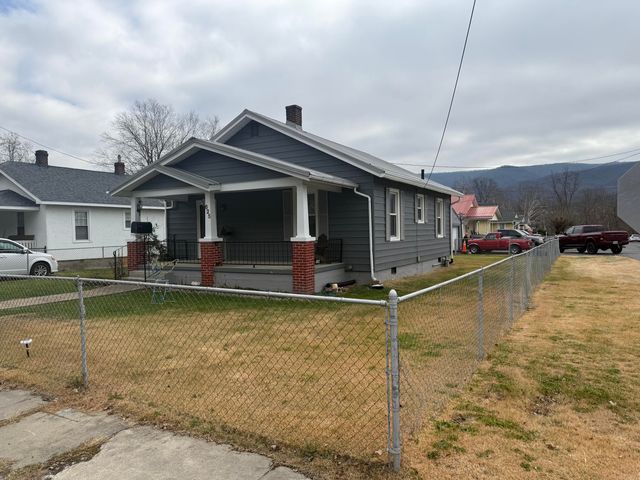 W 625 Jackson ST, Covington, VA 24426