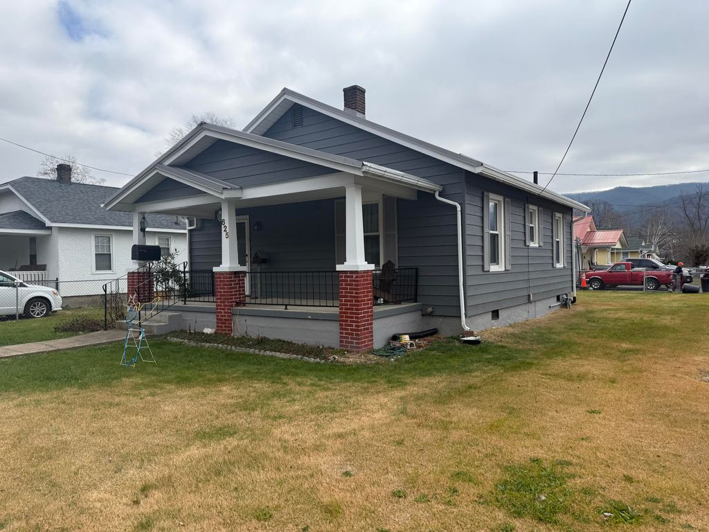 W 625 Jackson ST, Covington, VA 24426