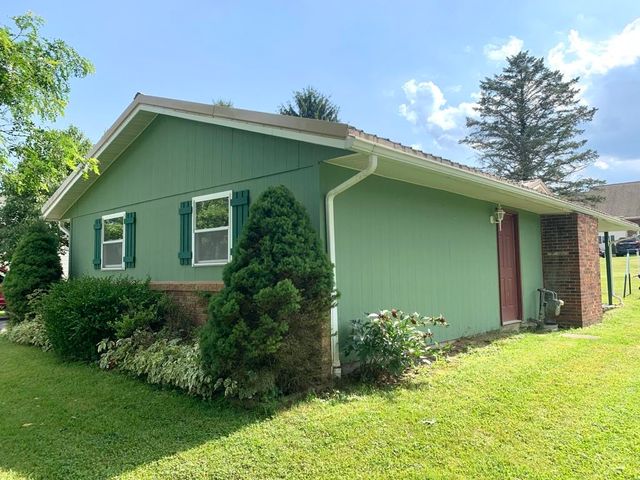 840 LANSBERRY COURT, Somerset Boro, PA 15501