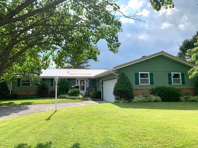 840 LANSBERRY COURT, Somerset Boro, PA 15501