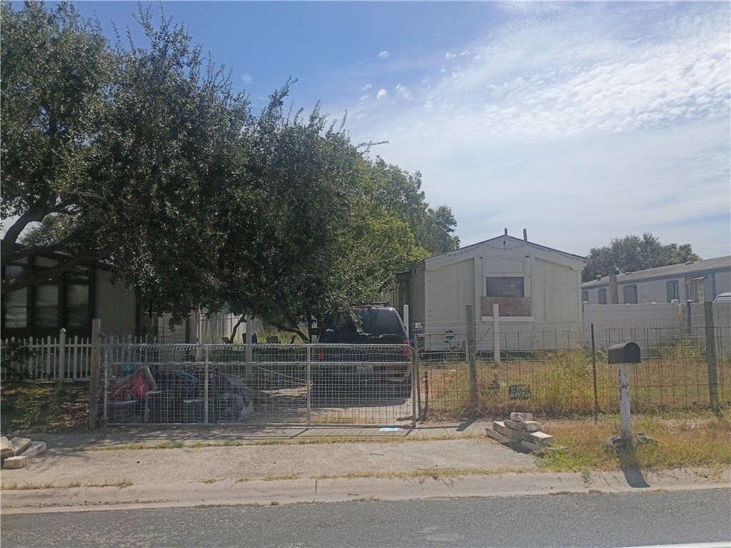 2909 Caprice Dr, Corpus Christi, TX 78418 — exterior
