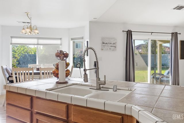 6507 Tulocay Court, Bakersfield, CA 93312