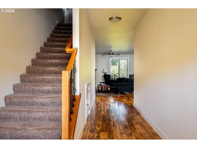 512 N HORNS CORNER Dr, Ridgefield, WA 98642