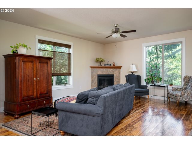 512 N HORNS CORNER Dr, Ridgefield, WA 98642