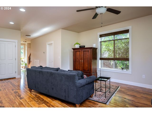 512 N HORNS CORNER Dr, Ridgefield, WA 98642