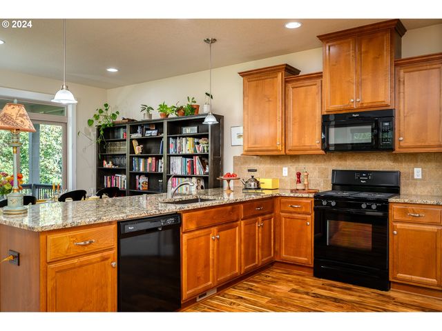 512 N HORNS CORNER Dr, Ridgefield, WA 98642