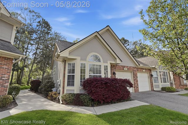 1021 Willowood Court Court, Fenton, MI 48430