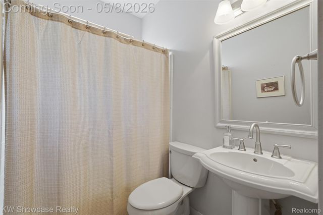 1021 Willowood Court Court, Fenton, MI 48430