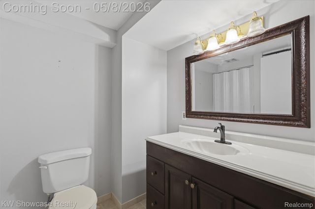 1021 Willowood Court Court, Fenton, MI 48430