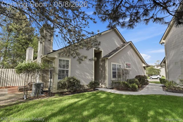 1021 Willowood Court Court, Fenton, MI 48430