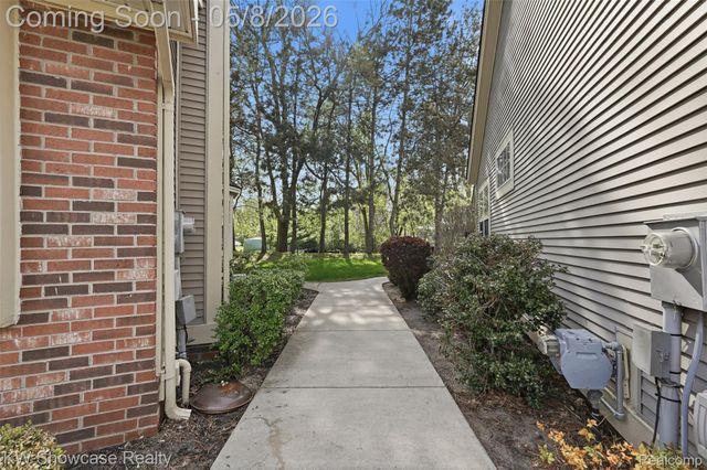 1021 Willowood Court Court, Fenton, MI 48430