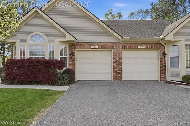 1021 Willowood Court Court, Fenton, MI 48430