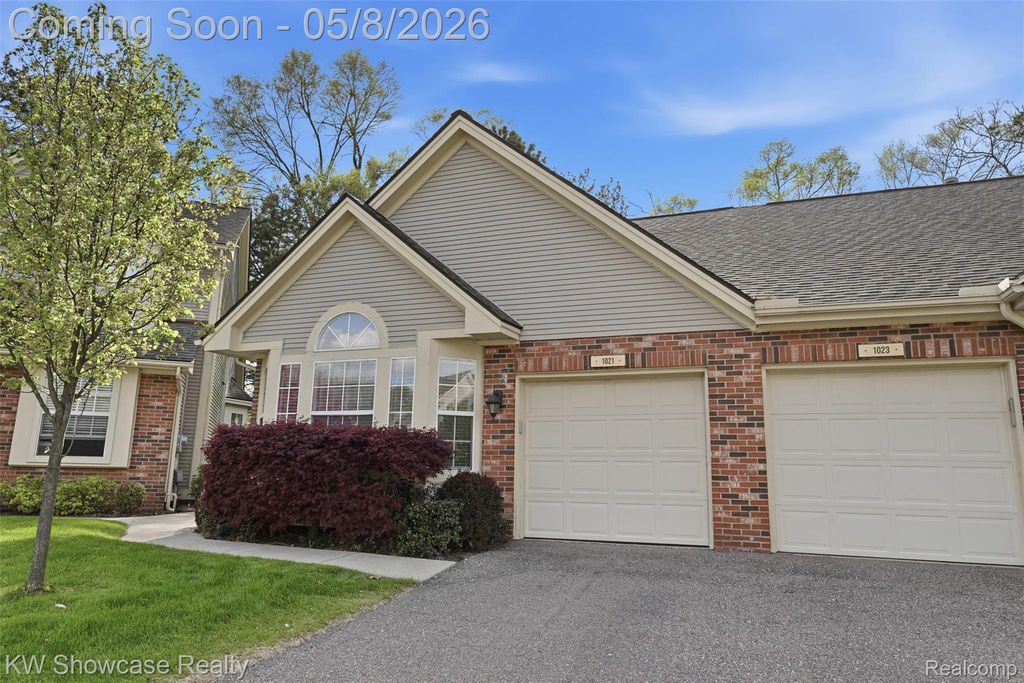 1021 Willowood Court Court, Fenton, MI 48430