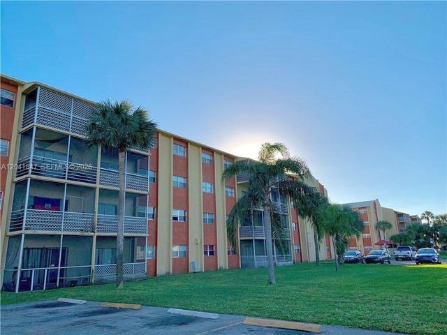 3600 NW 21st Street 103, Lauderdale Lakes, FL 33311