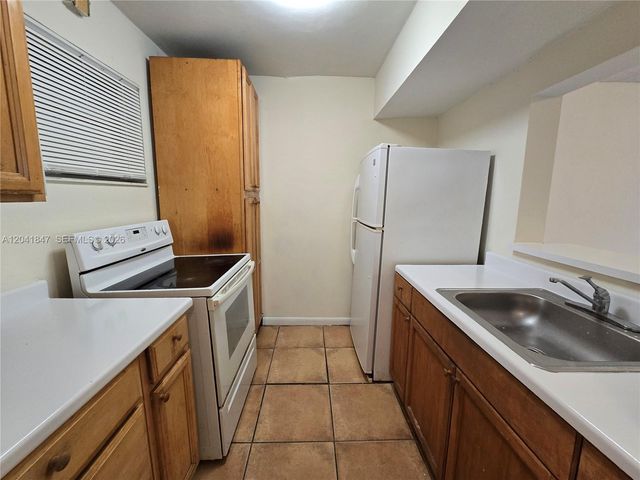 3600 NW 21st Street 103, Lauderdale Lakes, FL 33311