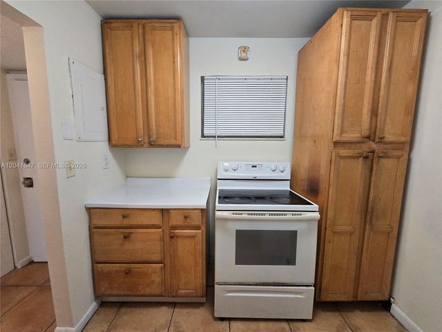 3600 NW 21st Street 103, Lauderdale Lakes, FL 33311
