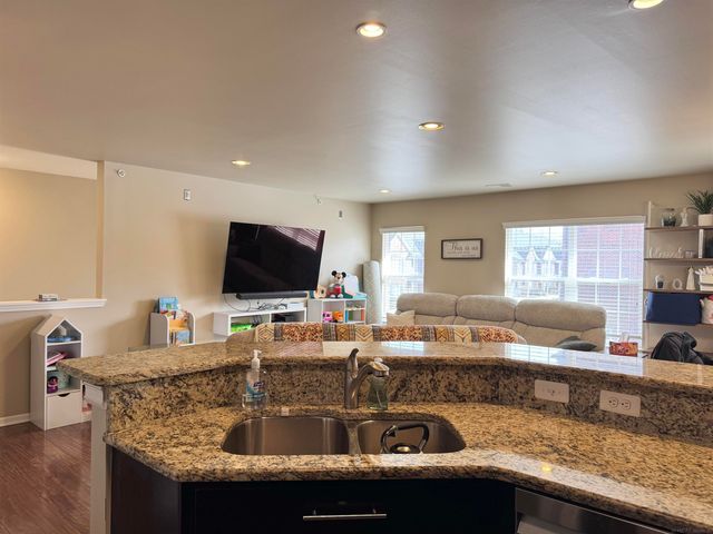 8449 Williamstown Drive, Shelby Twp, MI 48316