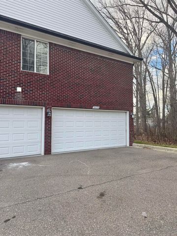 8449 Williamstown Drive, Shelby Twp, MI 48316
