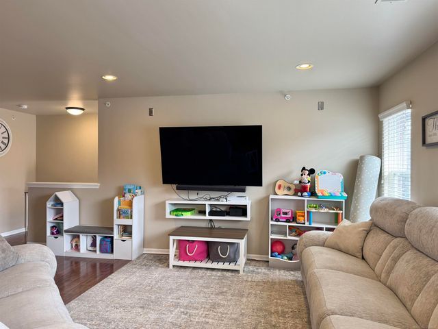 8449 Williamstown Drive, Shelby Twp, MI 48316