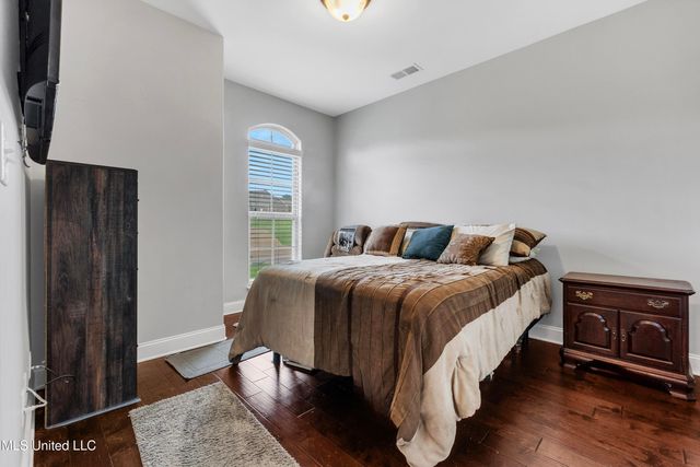 10515 S Long Bridge Road, Olive Branch, MS 38654