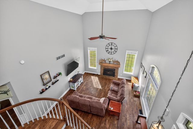 201 Squires Pointe Road, Paris, KY 40361