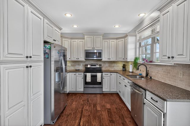 201 Squires Pointe Road, Paris, KY 40361