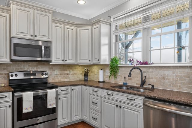 201 Squires Pointe Road, Paris, KY 40361