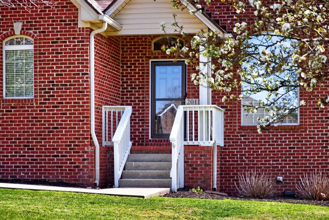 201 Squires Pointe Road, Paris, KY 40361