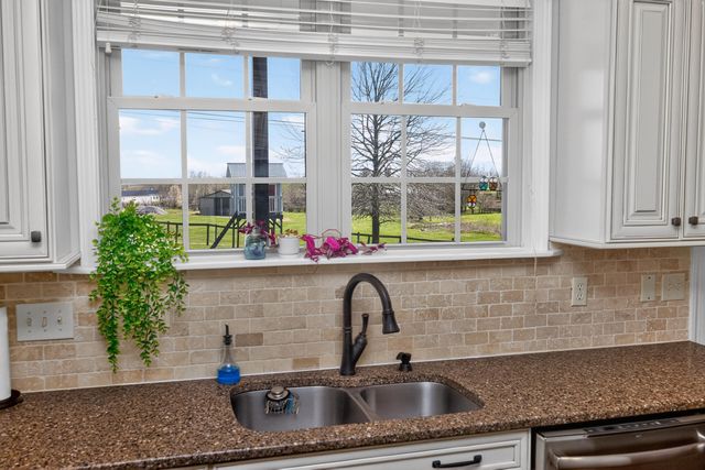 201 Squires Pointe Road, Paris, KY 40361