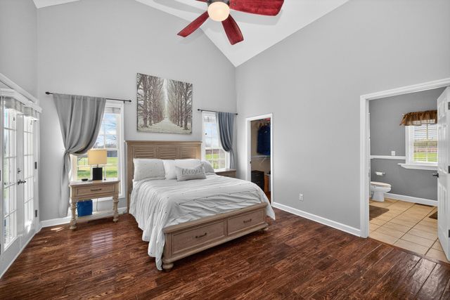 201 Squires Pointe Road, Paris, KY 40361