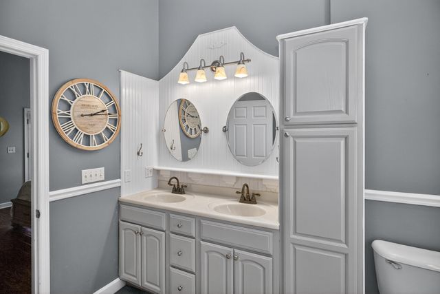 201 Squires Pointe Road, Paris, KY 40361