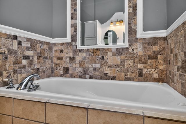 201 Squires Pointe Road, Paris, KY 40361