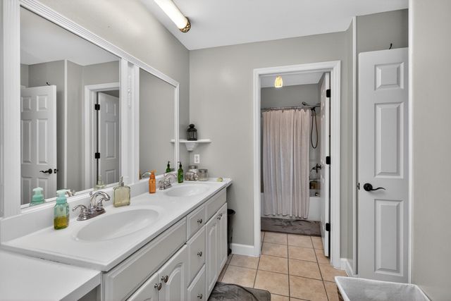 201 Squires Pointe Road, Paris, KY 40361