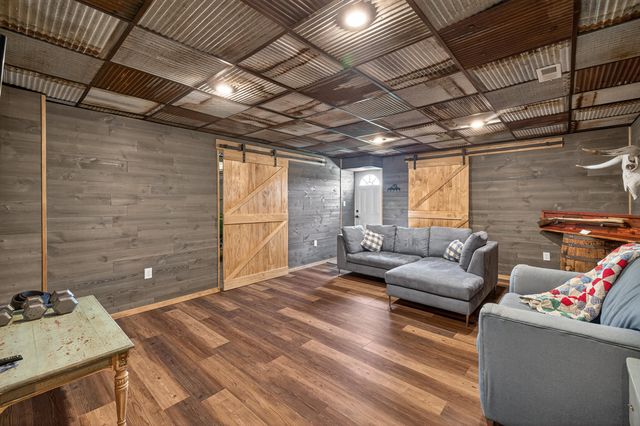 201 Squires Pointe Road, Paris, KY 40361