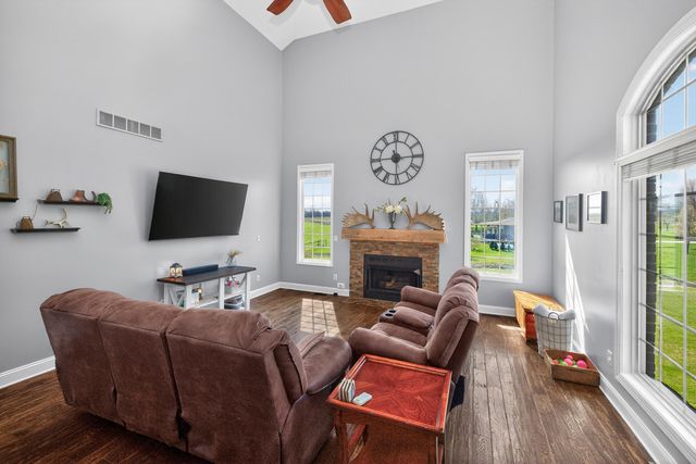 201 Squires Pointe Road, Paris, KY 40361