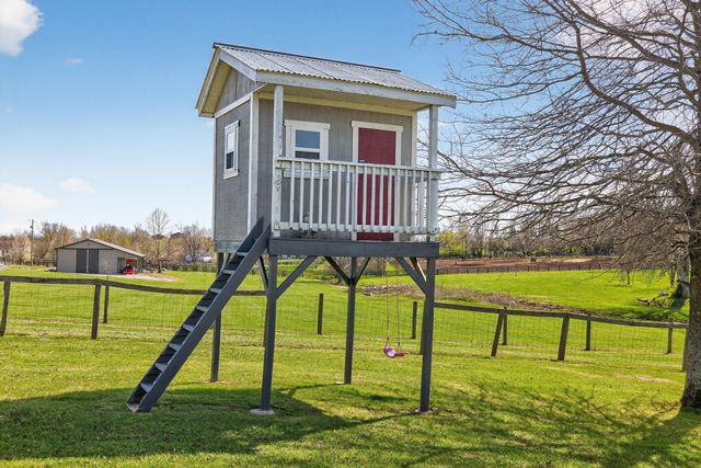 201 Squires Pointe Road, Paris, KY 40361