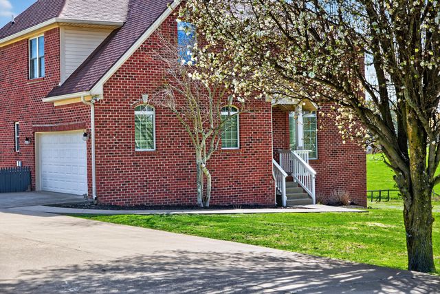 201 Squires Pointe Road, Paris, KY 40361