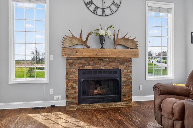 201 Squires Pointe Road, Paris, KY 40361