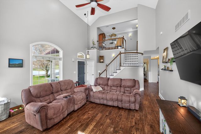 201 Squires Pointe Road, Paris, KY 40361