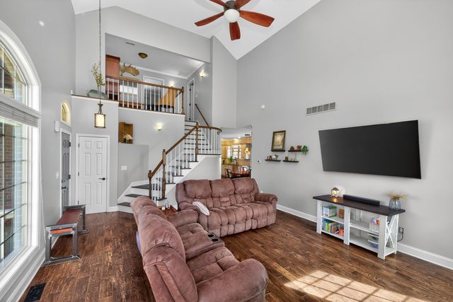 201 Squires Pointe Road, Paris, KY 40361